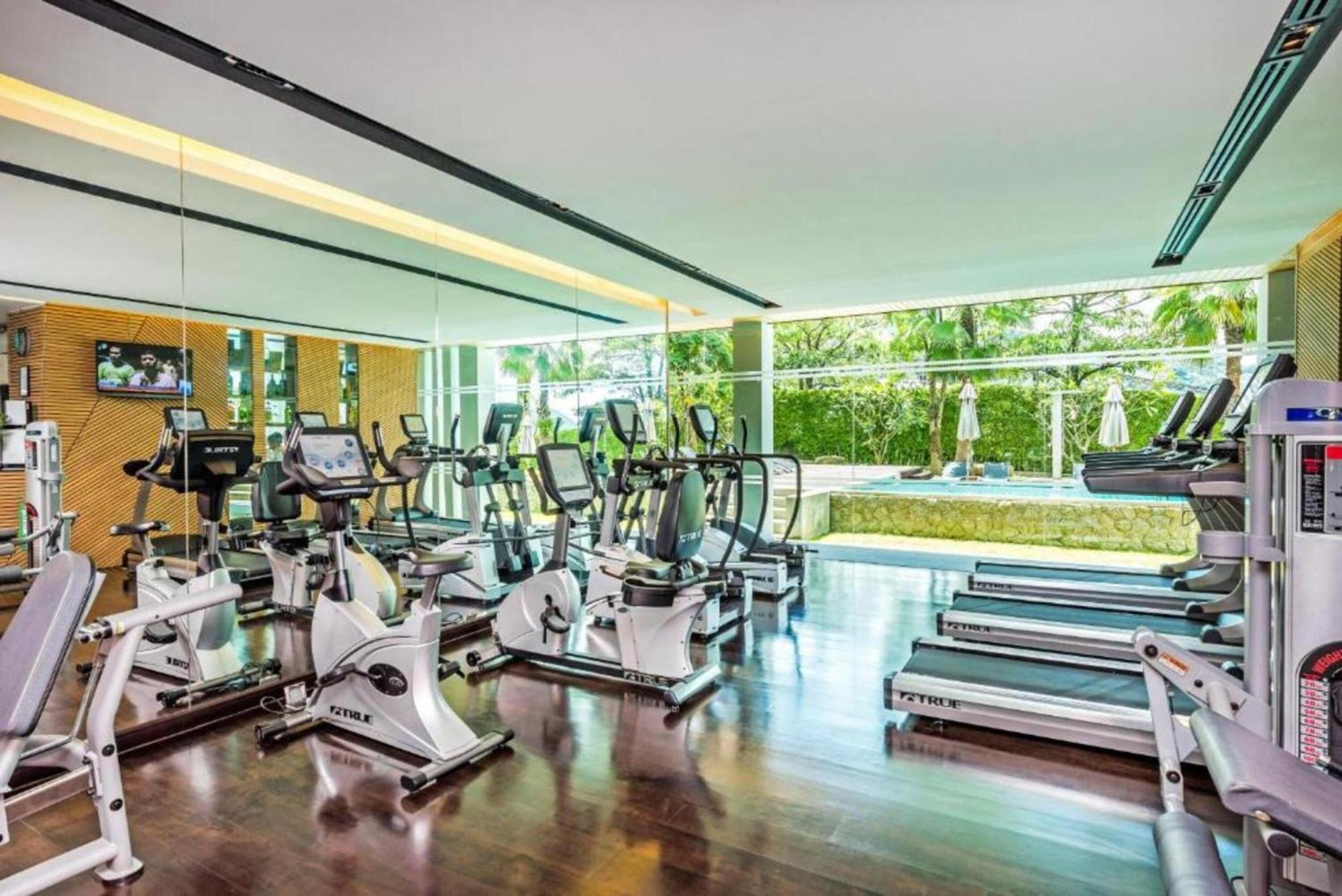 Club Wyndham Sea Pearl Phuket Hotel Patong Exterior foto